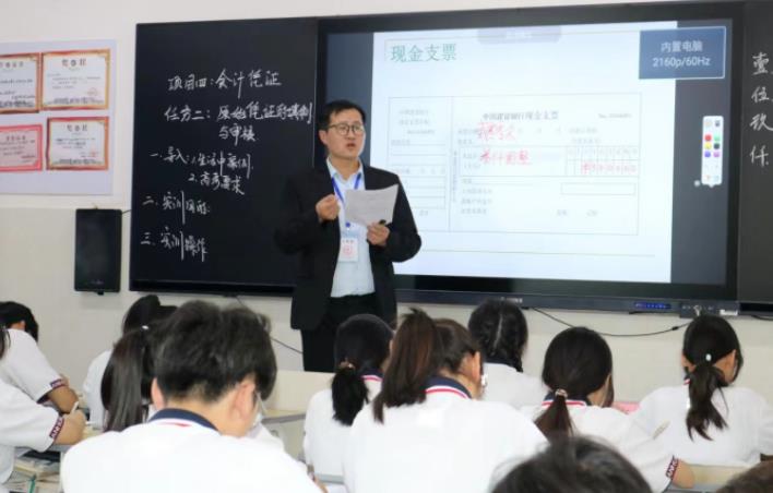 躬耕教坛，众行致远——安徽丹外信息工程学校开展市级公开课研讨活动
